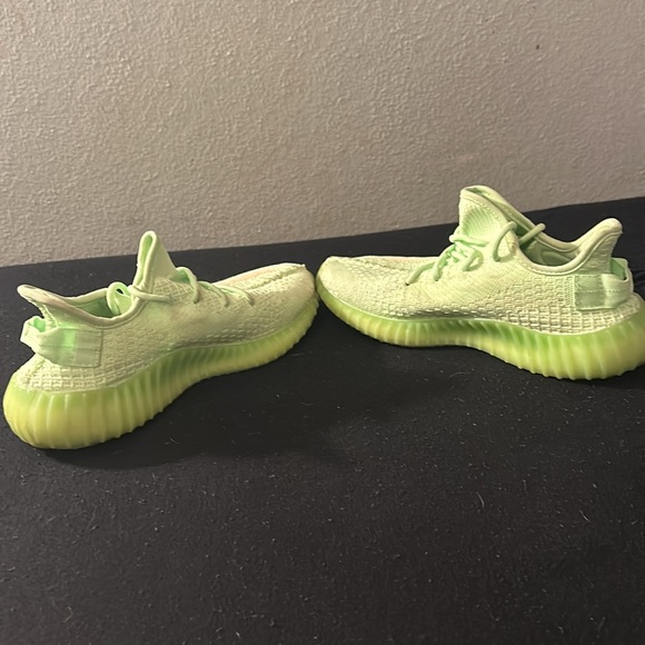 Yeezy 350 v2 “glow” size 7 1/2 - Picture 2 of 6